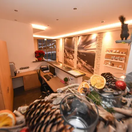 Laudes Apartment *
